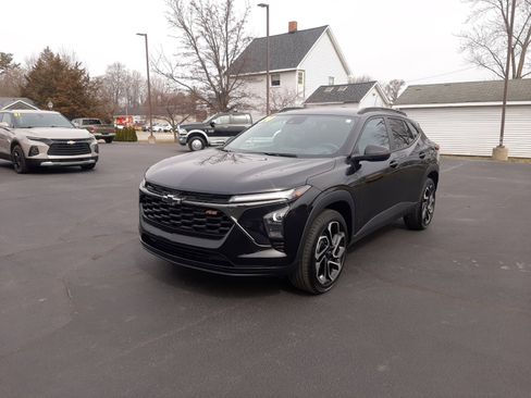 Certified 2024 Chevrolet Trax RS FWD image 1