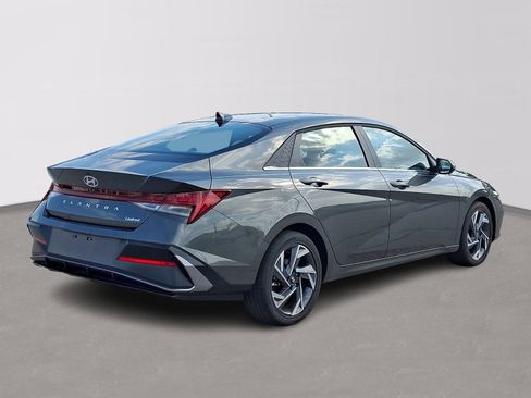Used 2025 Hyundai Elantra Limited FWD image 6