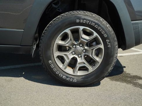 Used 2021 Jeep Cherokee Trailhawk image 42