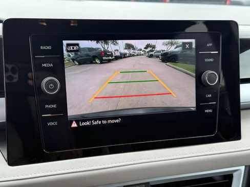 Used 2025 Volkswagen Taos SE image 20