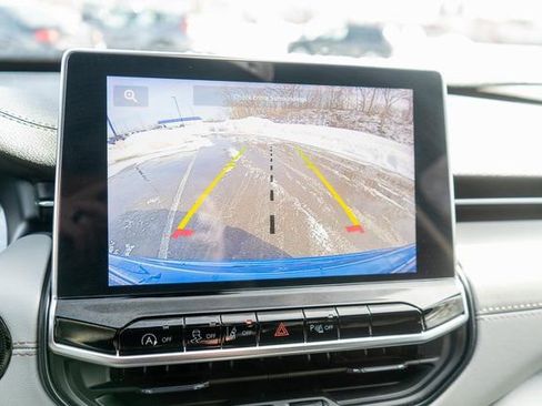 Used 2025 Jeep Compass Limited image 26