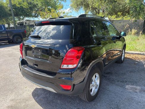 Used 2021 Chevrolet Trax LT w/ LT Convenience Package AWD/4WD image 11