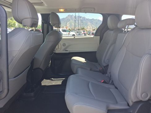 Certified 2025 Toyota Sienna XLE FWD image 26