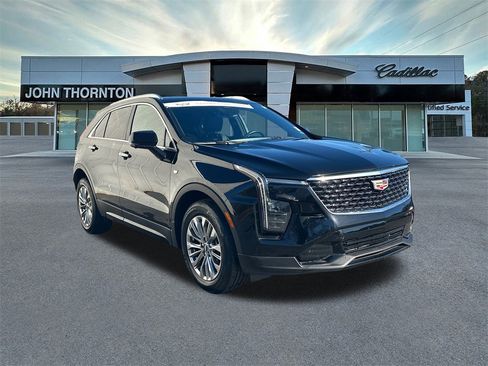 Certified 2025 Cadillac XT4 Premium Luxury image 3