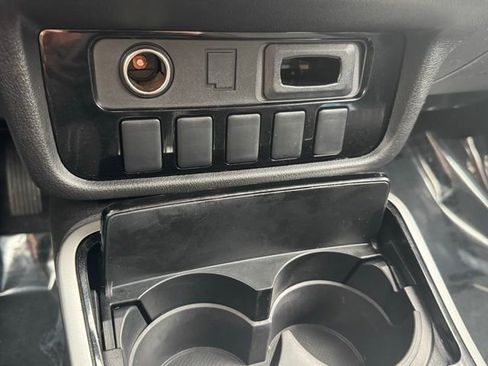 Used 2018 Mitsubishi Outlander SE AWD/4WD image 12
