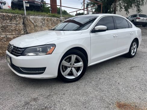 Used 2015 Volkswagen Passat TDI SE FWD image 1