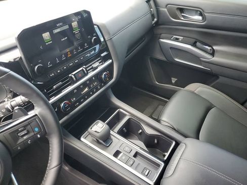 Used 2024 Nissan Pathfinder SL FWD image 21
