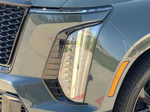Used 2025 Cadillac Escalade V AWD/4WD image 4
