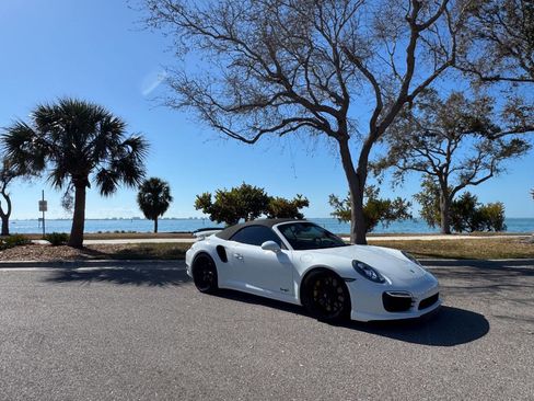 Used 2015 Porsche 911 Turbo S image 9