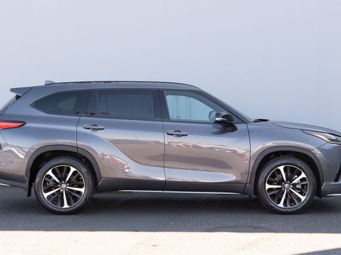 Used 2022 Toyota Highlander XSE image 29
