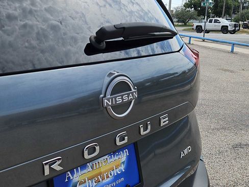 Used 2023 Nissan Rogue S AWD/4WD image 11