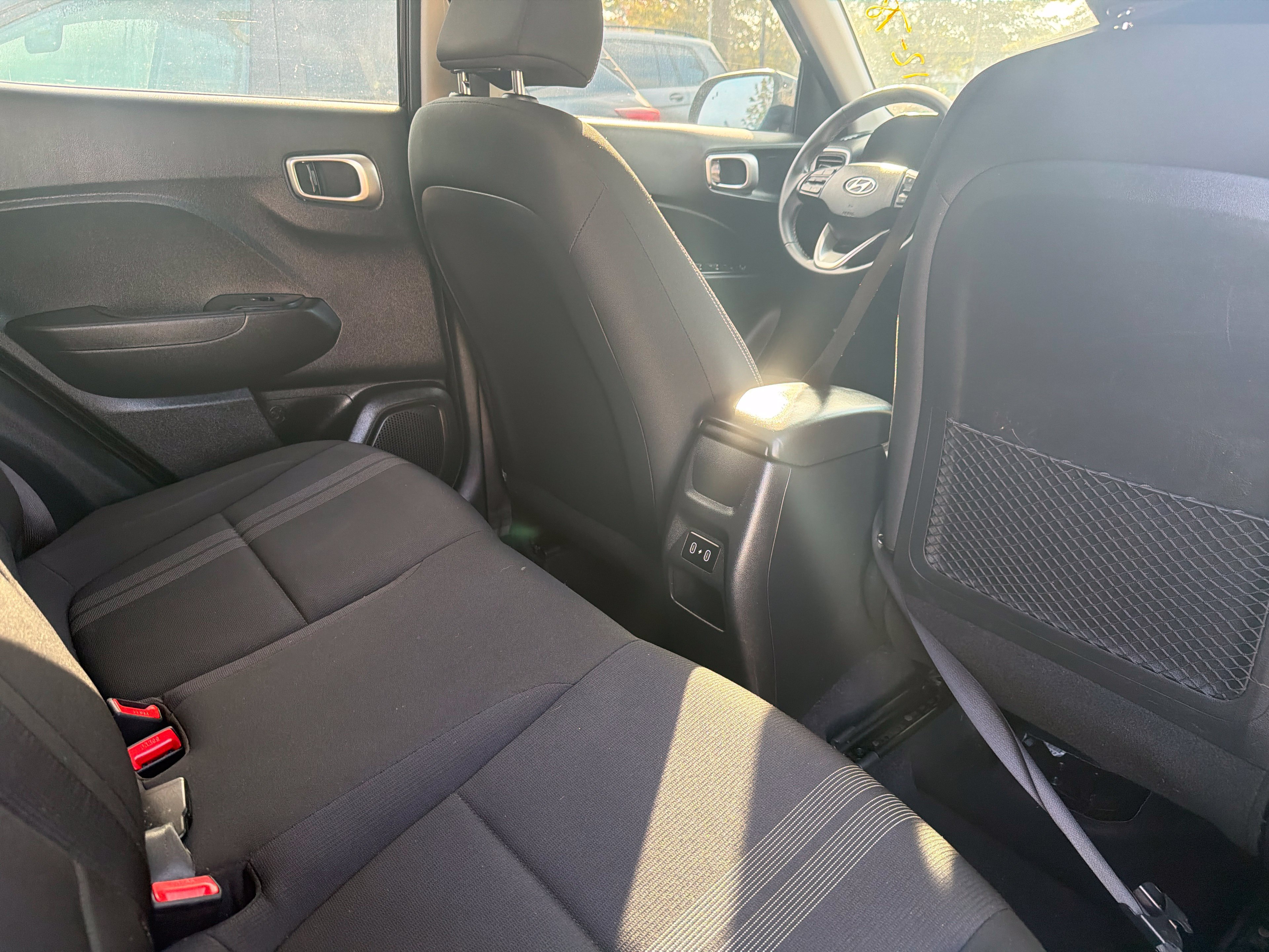 Used 2025 Hyundai Venue SEL FWD image 9
