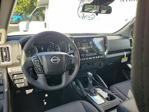 Certified 2025 Nissan Frontier SV w/ SV Convenience Package image 12