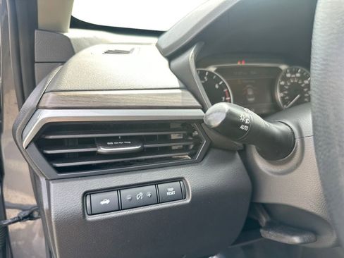Used 2024 Nissan Altima 2.5 SV FWD image 13