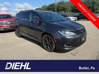 Used 2020 Chrysler Pacifica Touring-L w/ S Appearance Package FWD video 1