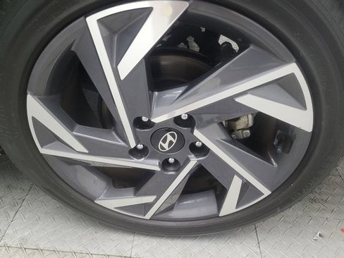 Used 2025 Hyundai Elantra SEL FWD image 31