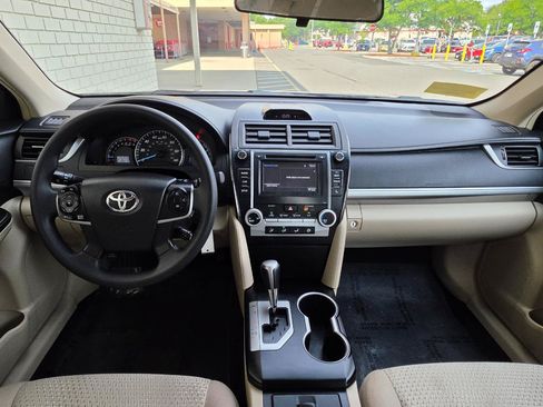 Used 2014 Toyota Camry LE FWD image 15