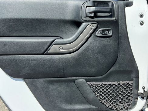 Used 2018 Jeep Wrangler Unlimited Sport S AWD/4WD image 16