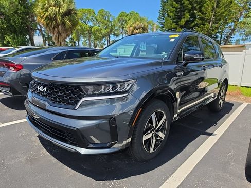 Certified 2023 Kia Sorento S FWD image 7