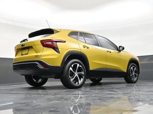 Used 2024 Chevrolet Trax RS w/ Sunroof Package image 26