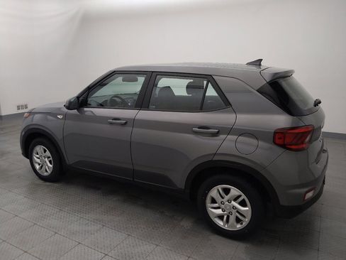 Used 2022 Hyundai Venue SE image 3