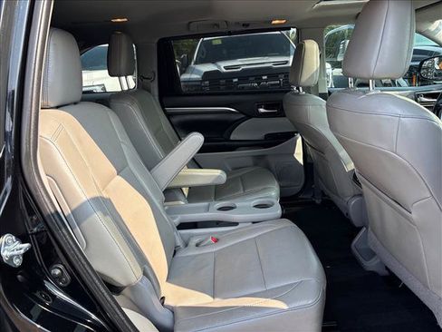 Used 2019 Toyota Highlander Limited FWD image 22
