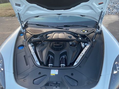 Used 2022 Porsche Panamera image 17