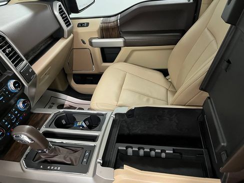 Used 2019 Ford F150 Lariat w/ Equipment Group 502A Luxury AWD/4WD image 40
