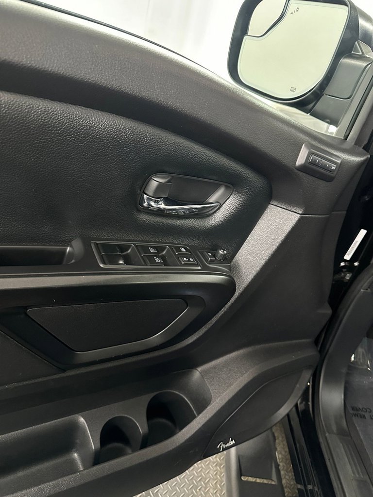 Used 2021 Nissan Titan PRO-4X w/ Pro-4x Convenience Package AWD/4WD image 9