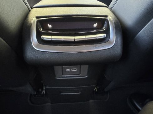 Used 2025 Cadillac XT6 Premium Luxury image 43