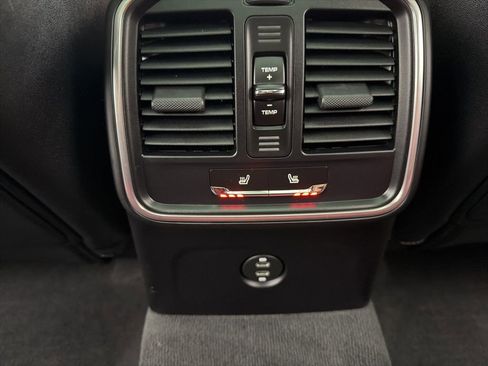 Used 2024 Porsche Macan S image 9