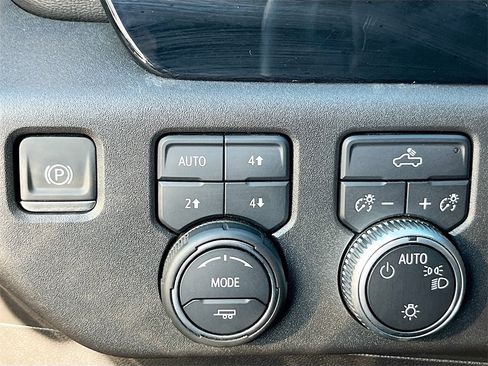 Used 2024 Chevrolet Silverado 1500 LT Trail Boss w/ LT Trail Boss Premium Package image 10