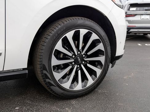 Used 2024 Lincoln Navigator L Reserve AWD/4WD image 5