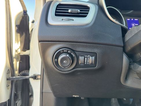 Used 2018 Jeep Compass Latitude FWD image 20