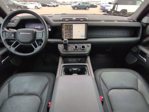 Used 2024 Land Rover Defender 130 X-Dynamic SE image 15