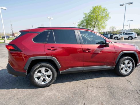 Used 2020 Toyota RAV4 XLE w/ Convenience Package AWD/4WD image 4