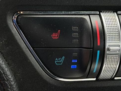 Used 2016 Ford Mustang Convertible RWD image 18