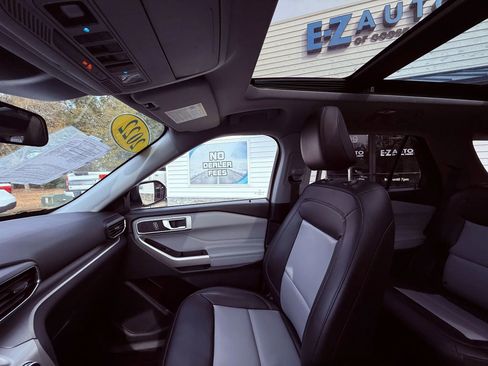 Used 2022 Ford Explorer XLT w/ Equipment Group 202A image 15