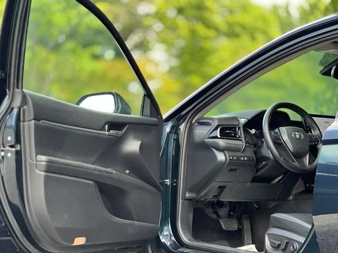 Used 2021 Toyota Camry XSE FWD image 9