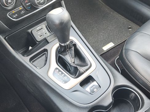 Used 2016 Jeep Cherokee Limited FWD image 21