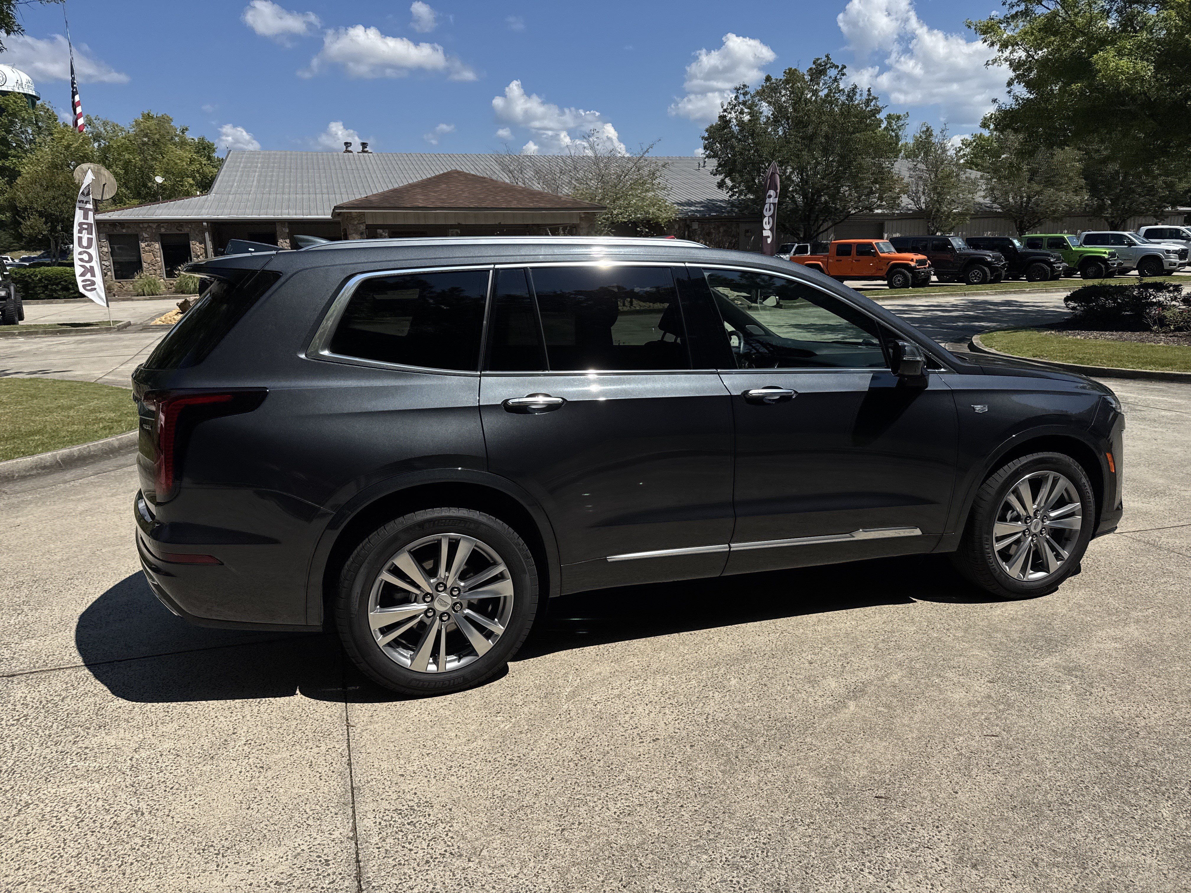 Used 2023 Cadillac XT6 Premium Luxury FWD image 7