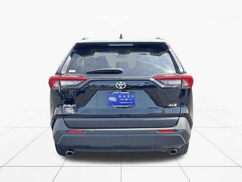 Used 2025 Toyota RAV4 XLE w/ Weather Package FWD image 4