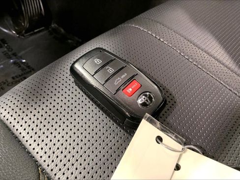 Used 2025 Toyota Camry XLE w/ Premium Plus Package image 15