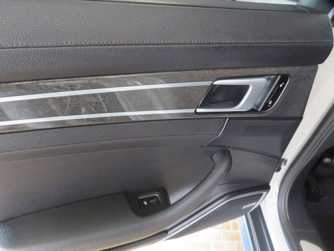 Used 2018 Porsche Panamera 4S image 20