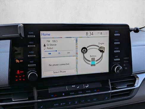 Used 2022 Toyota Sienna XLE image 16