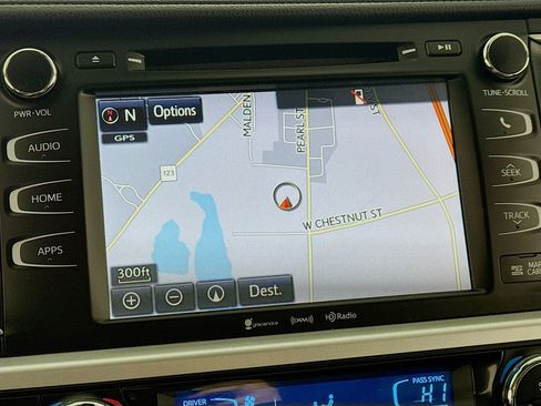 Used 2019 Toyota Highlander XLE image 16