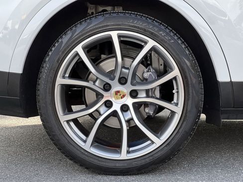 Used 2022 Porsche Cayenne image 10