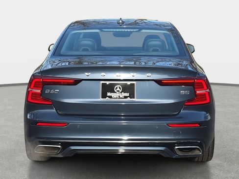 Used 2022 Volvo S60 B5 Momentum w/ Climate Package image 6