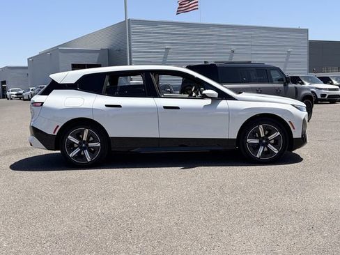 Used 2023 BMW iX xDrive50 w/ Sport Package AWD/4WD image 5