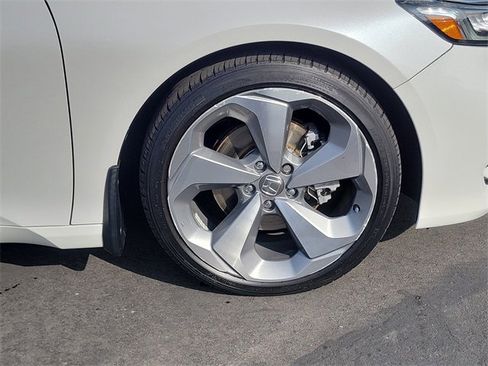 Certified 2018 Honda Accord Touring image 5
